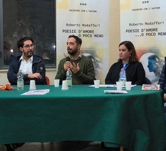 Barritteri: presentato il libro “Poesia d’amore, o poco meno” di Roberto Modafferi.